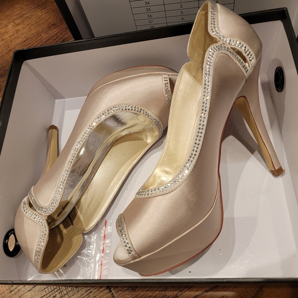 Elegantpark blush heels